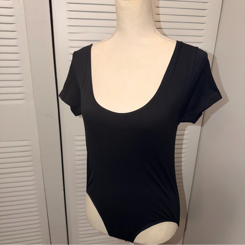 Yelete Black Scoop Neck Bodysuit Size 1size (B1P47)